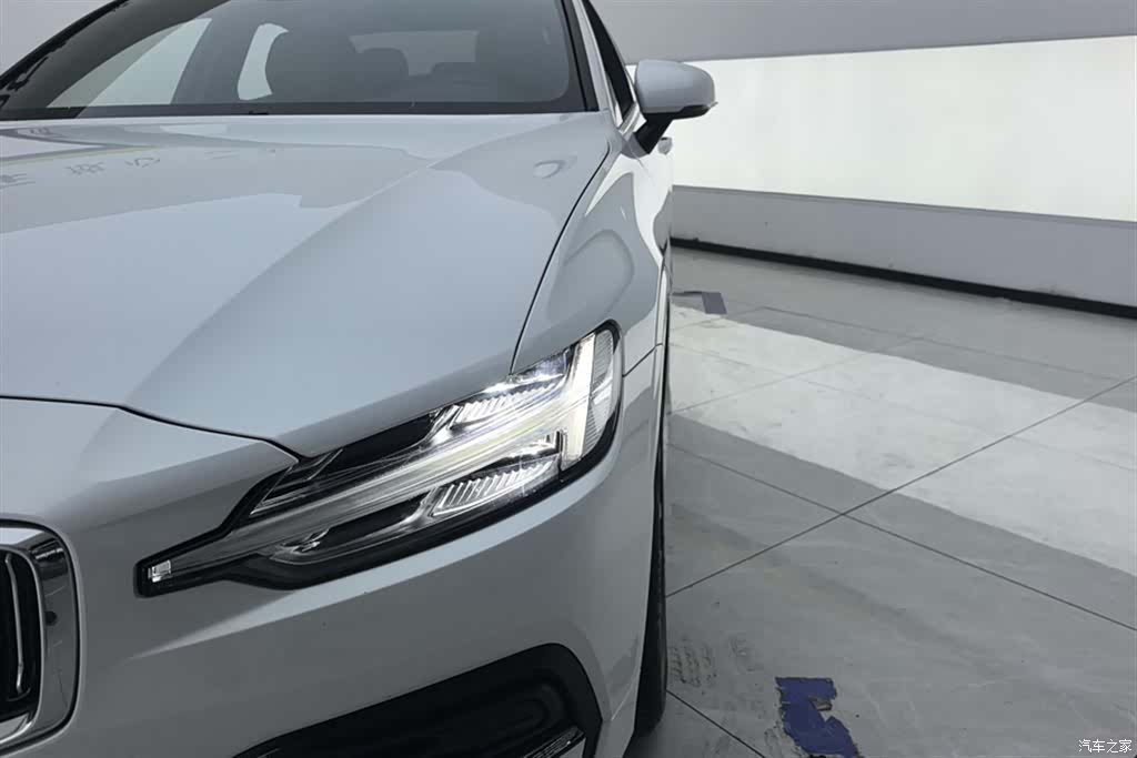 Volvo S60, 2021 все фото