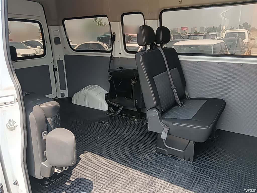 Maxus V80, 2022 17