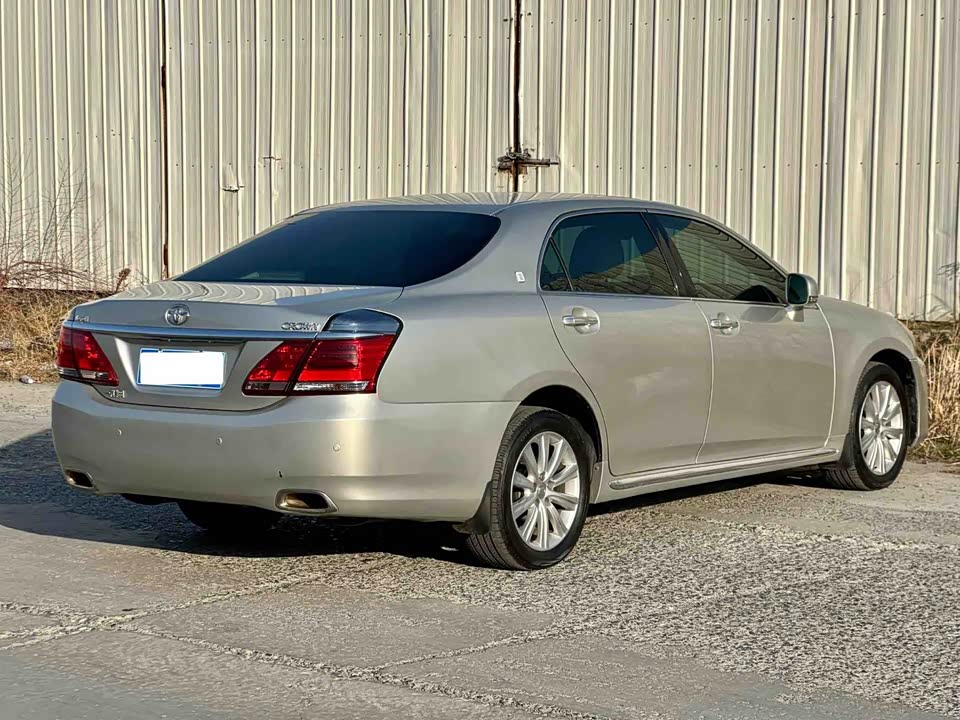 Toyota crown