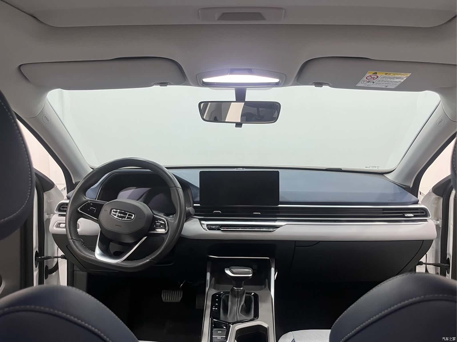Geely Emgrand, 2022 все фото