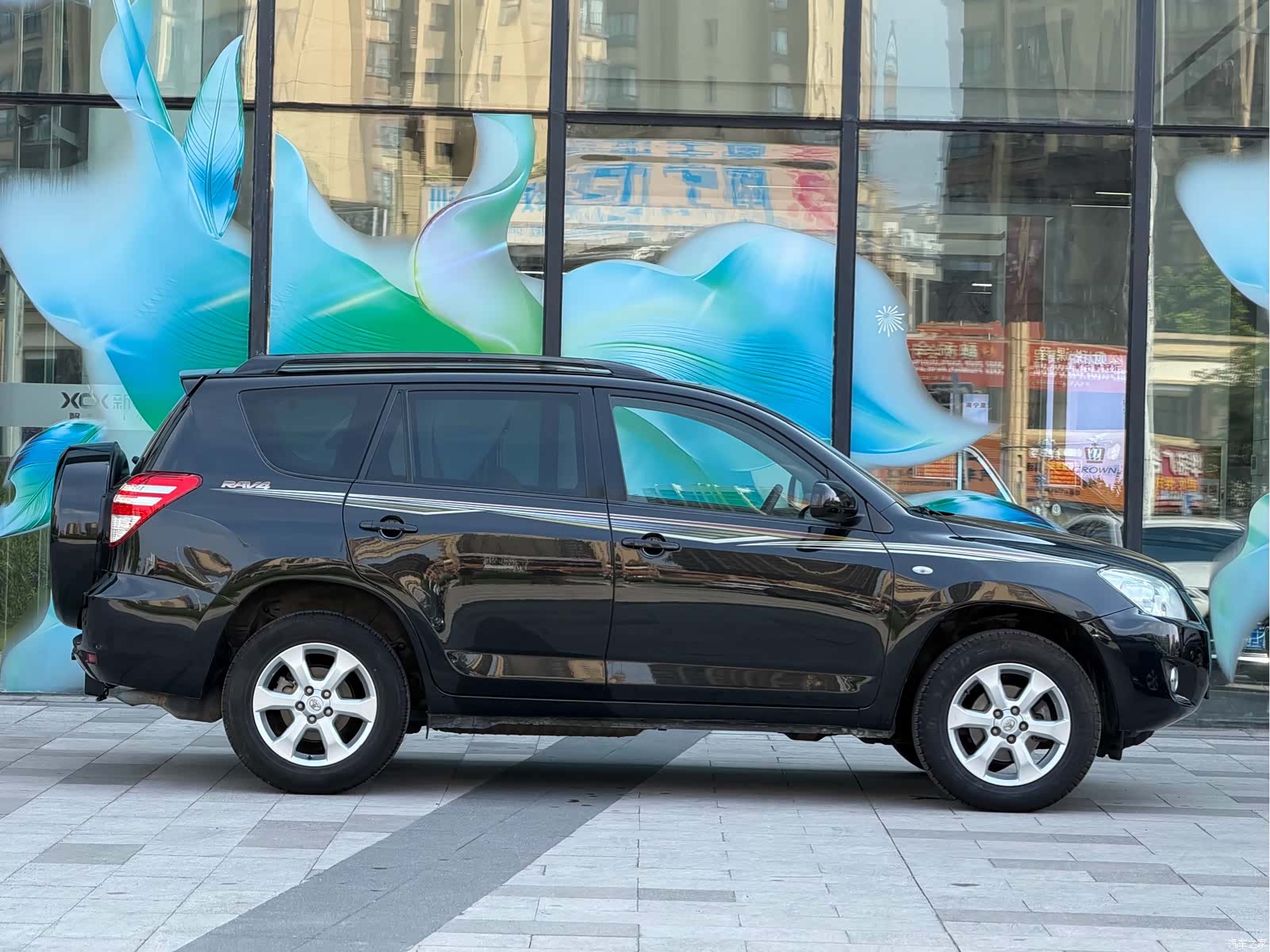 Toyota RAV4, 2010 3