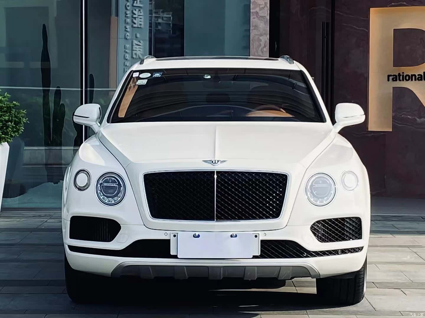 Bentley Bentayga, 2018 2