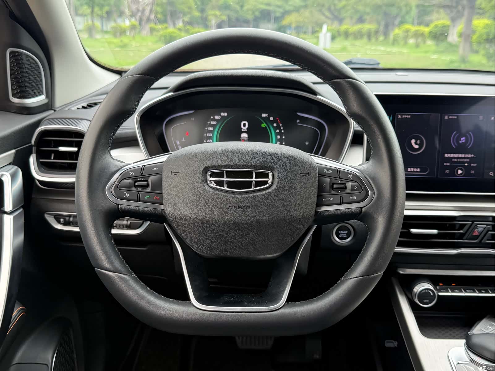Geely Coolray, 2024 13
