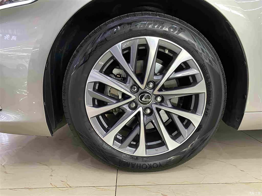 Lexus ES, 2024 все фото