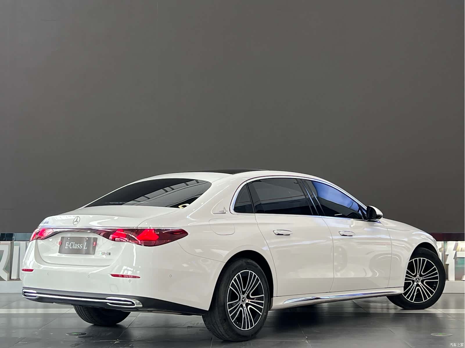 Mercedes-Benz E-Class, 2024 11