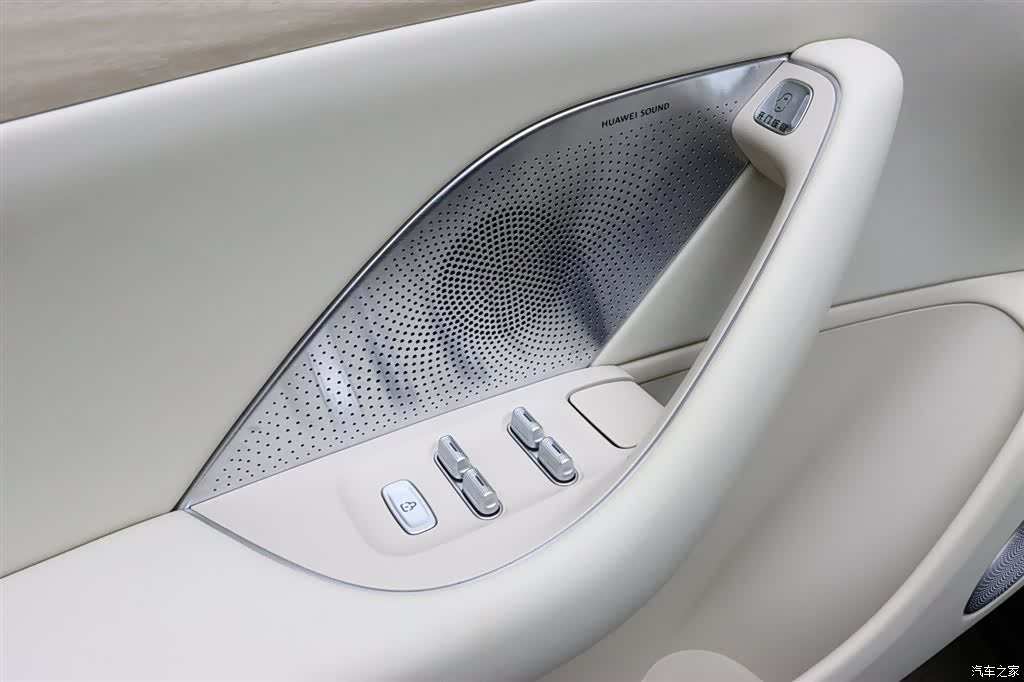 Luxeed R7, 2025 12