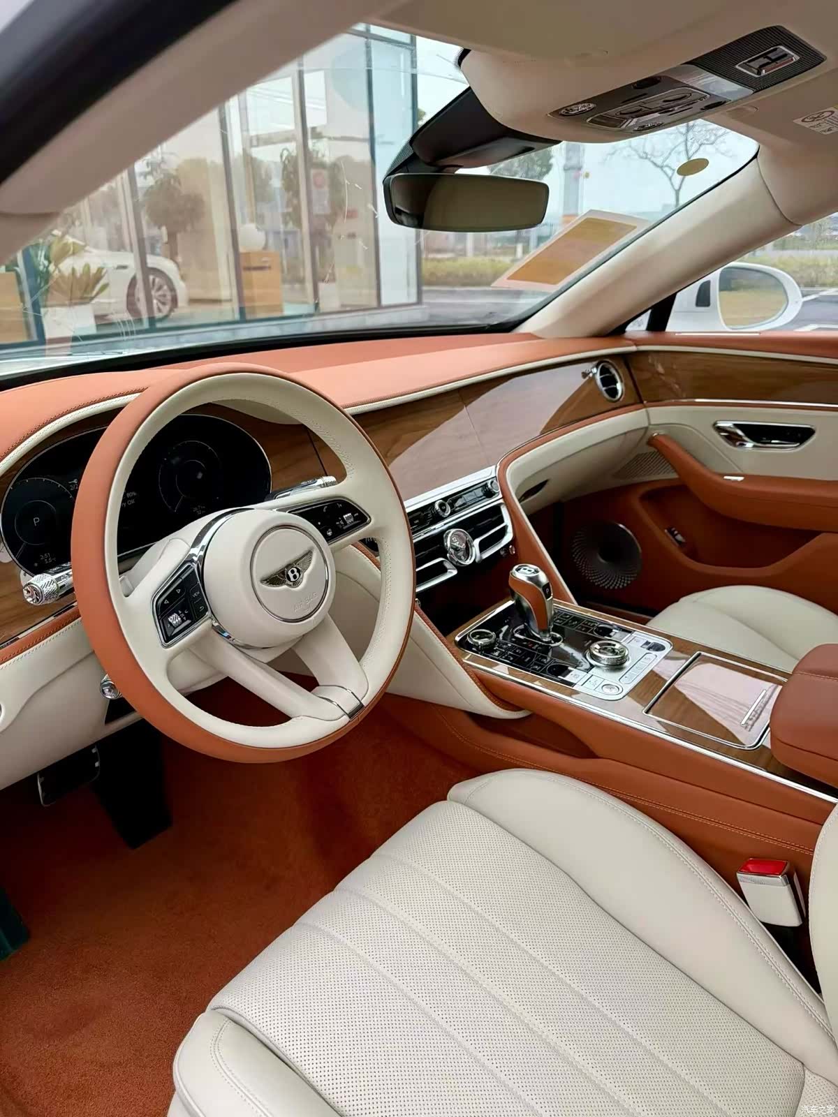 Bentley Flying Spur, 1900 2