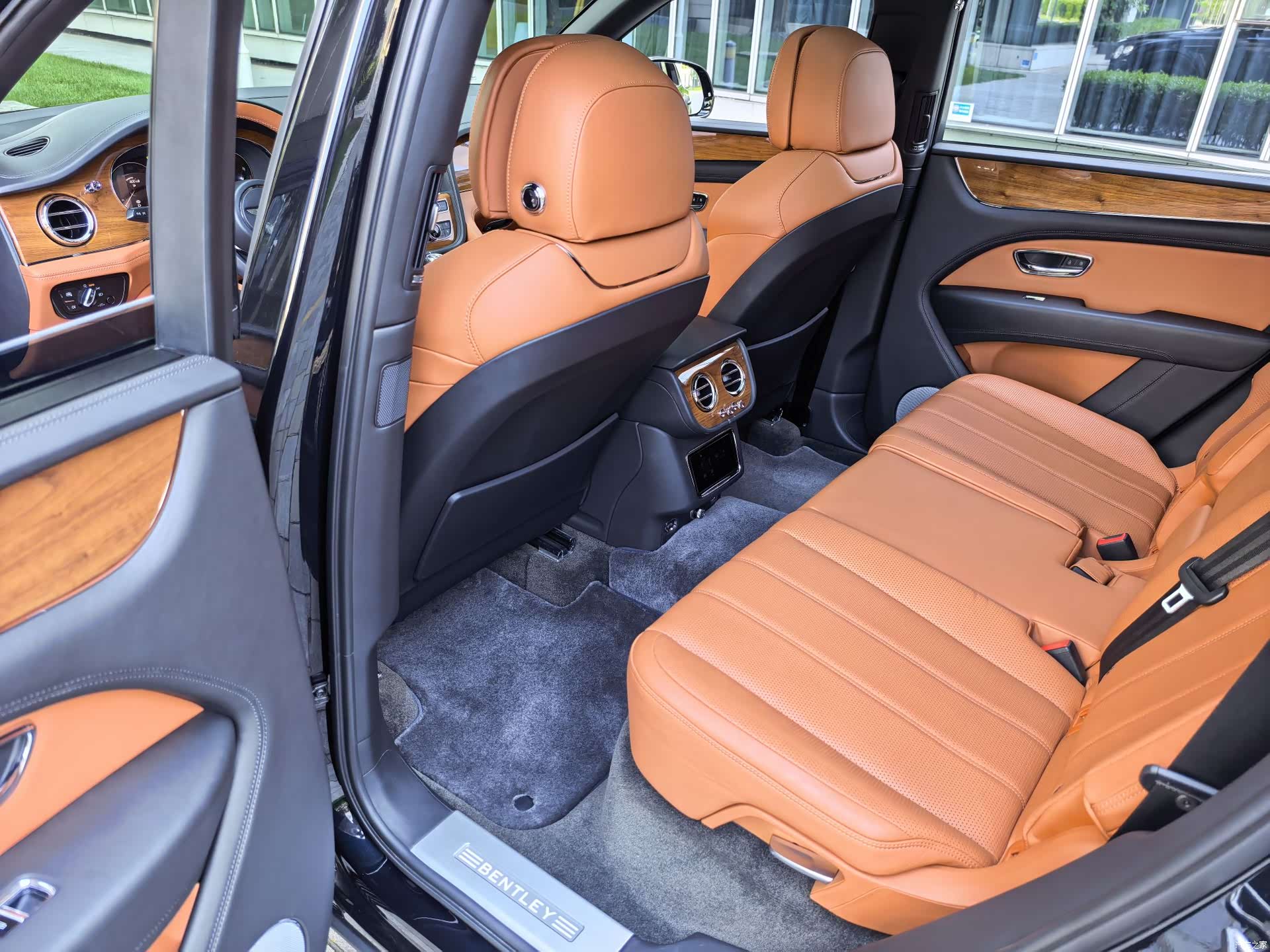 Bentley Bentayga, 2021 30