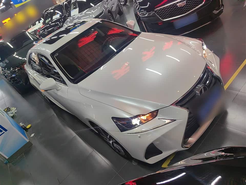 Lexus IS