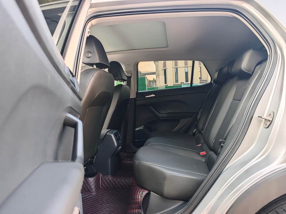 Volkswagen Exploring the shadow