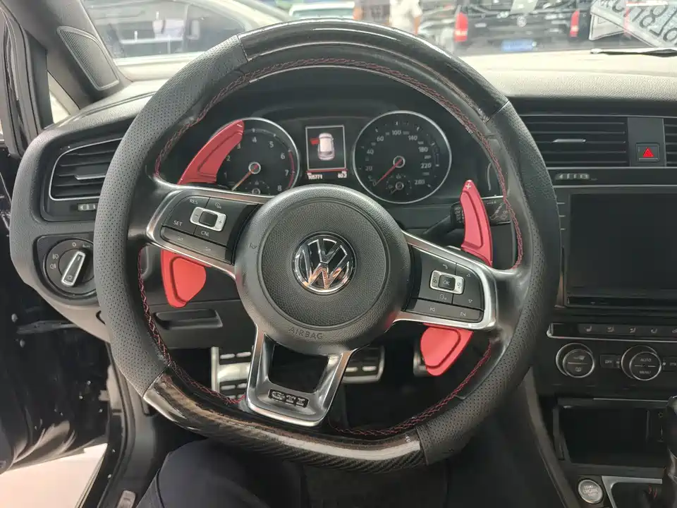 Volkswagen Golf GTI