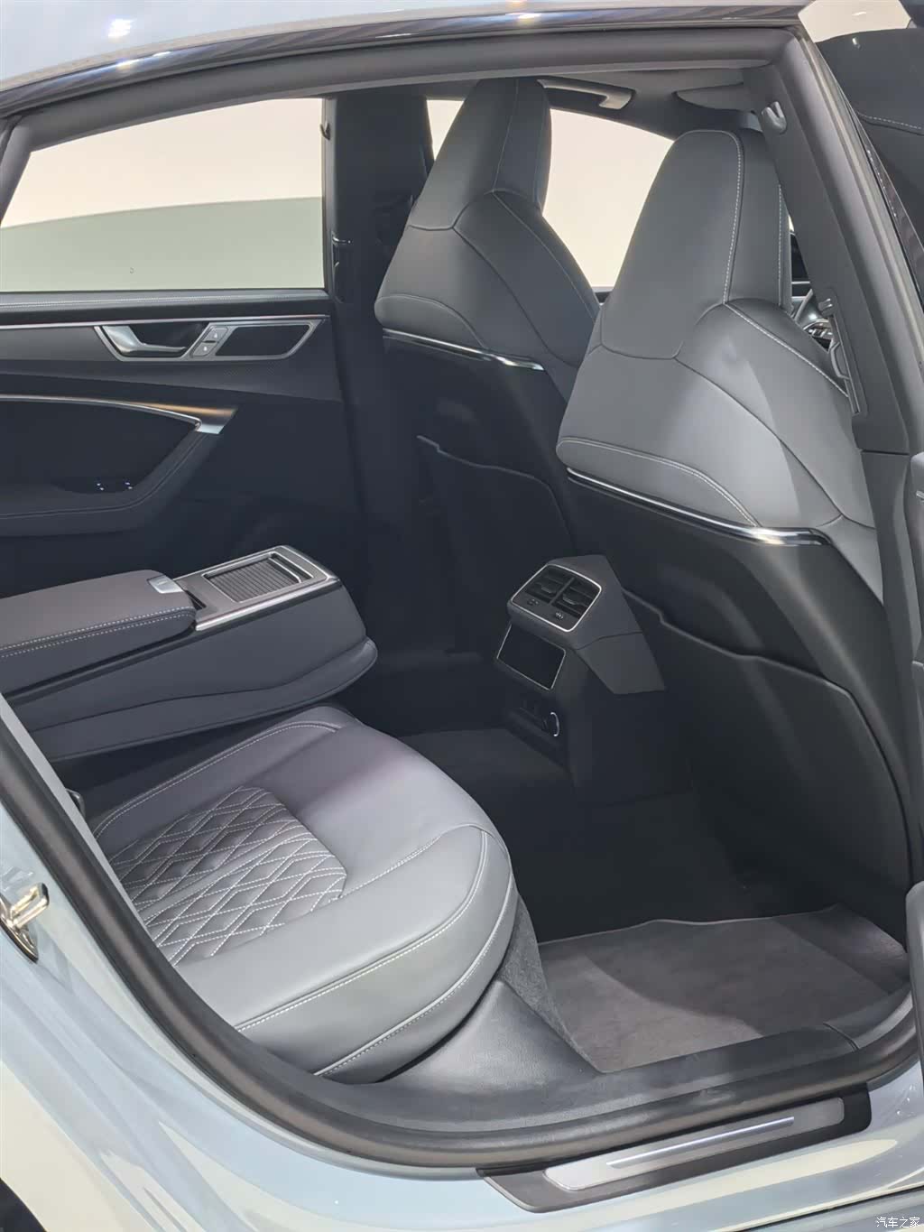 Audi A7L, 2026 21