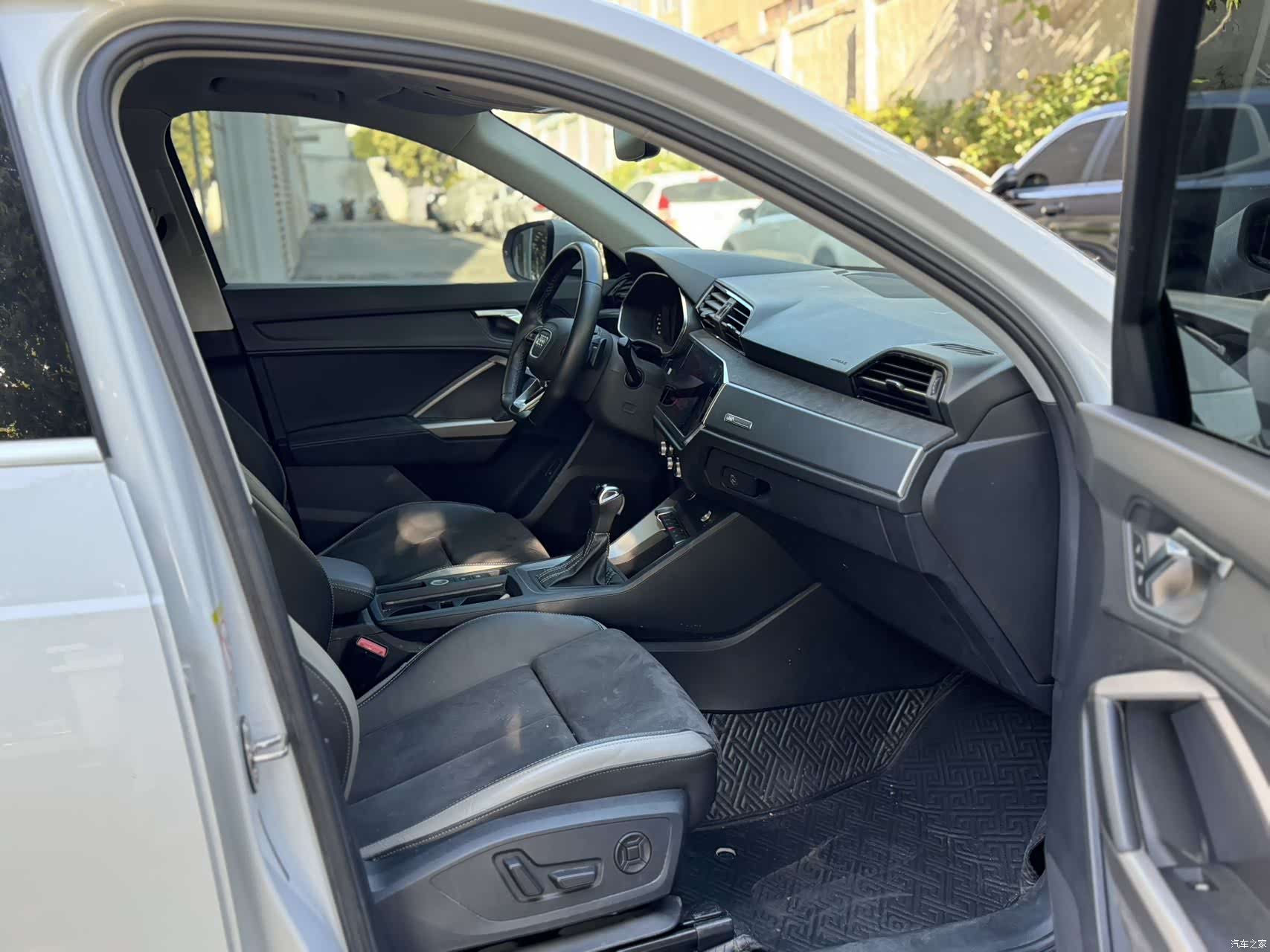 Audi Q3, 2022 11
