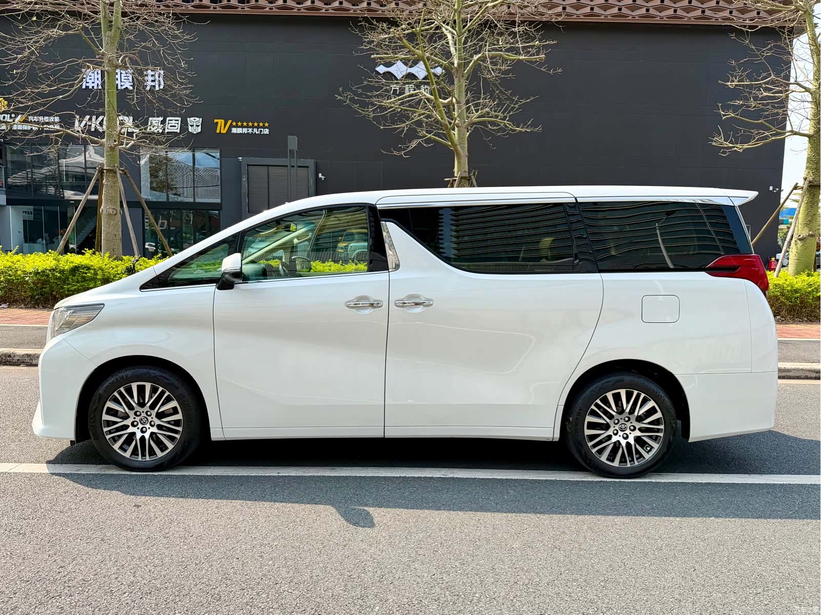Toyota Alphard, 2017 8