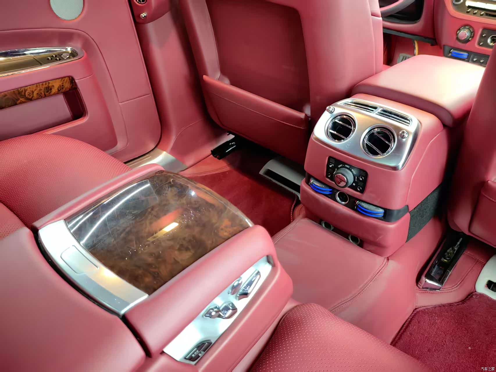 Rolls-Royce Ghost, 2010 13