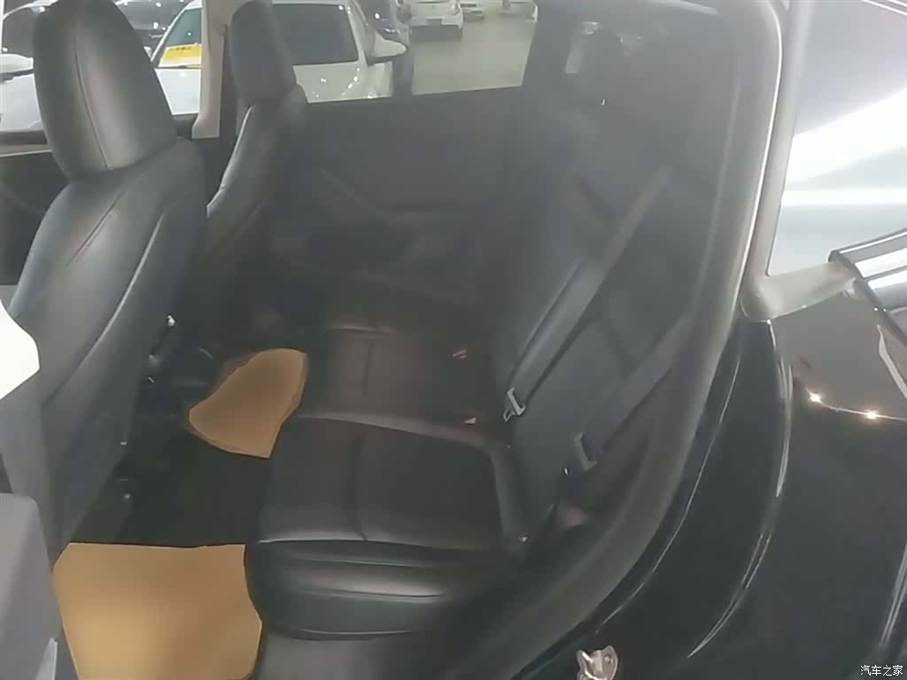 Tesla Model Y, 2023 17