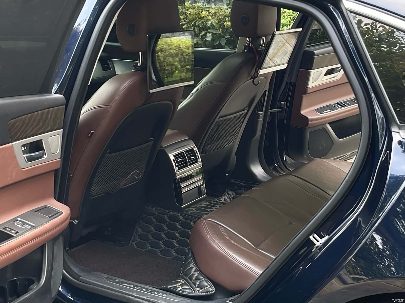 Land Rover P250, 2020 9