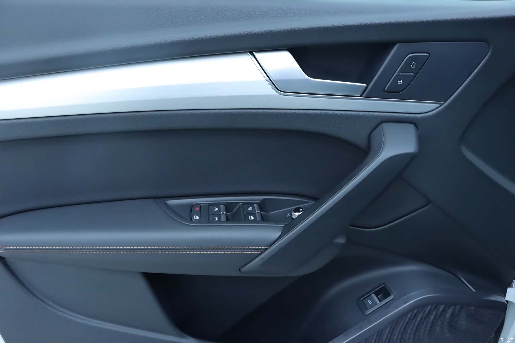Audi Q5L, 2019 11