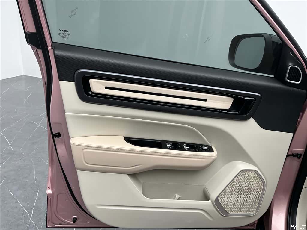 Geely Icon, 2023 12