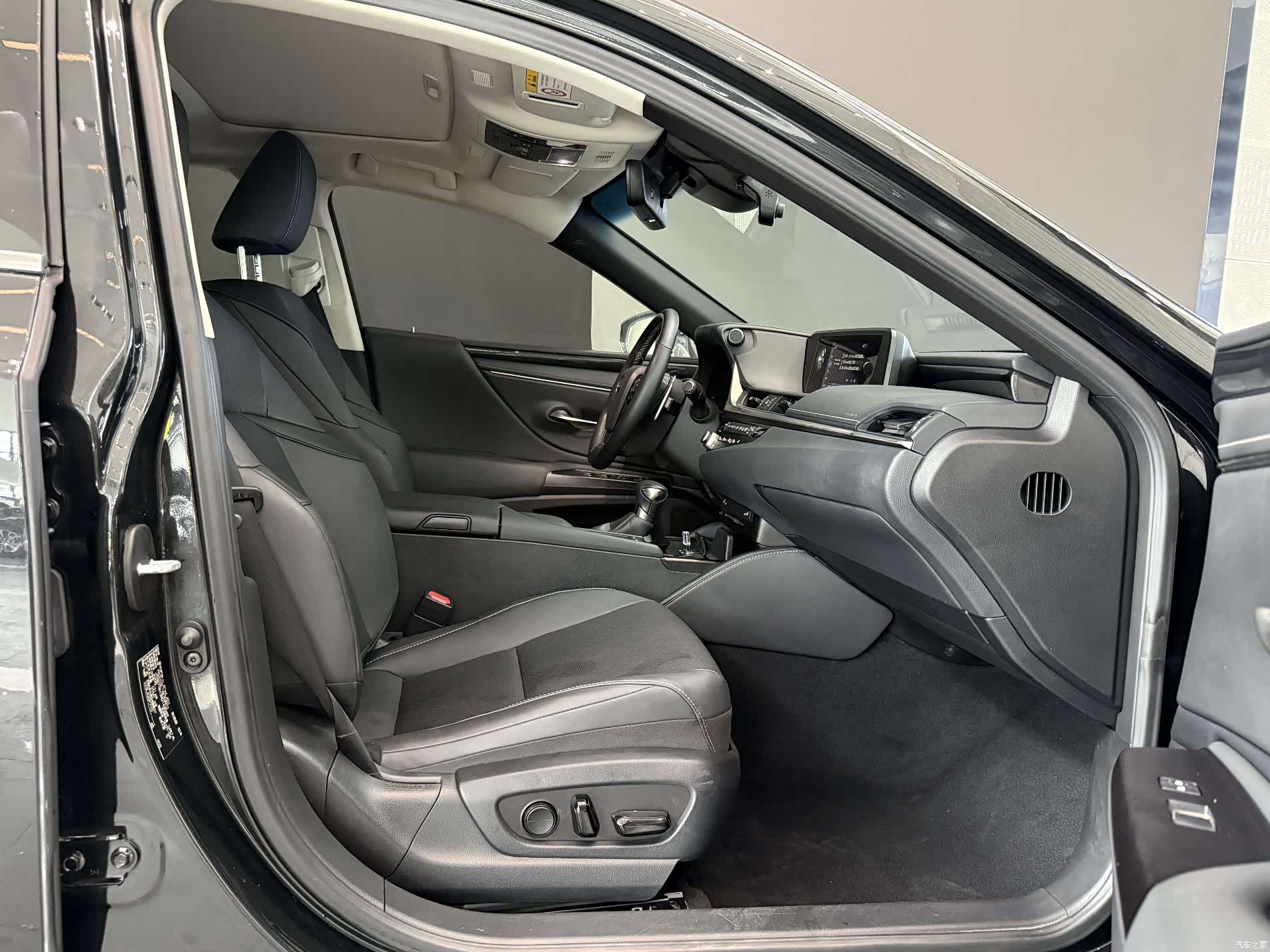 Lexus ES, 2021 10