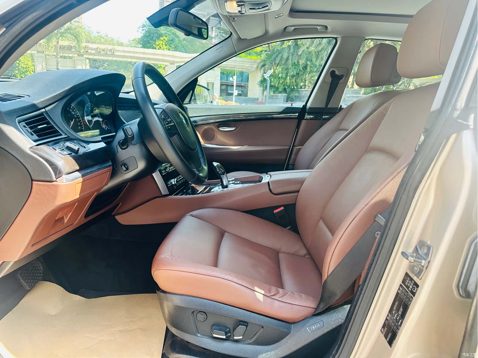 BMW 5 Series, 2011 23