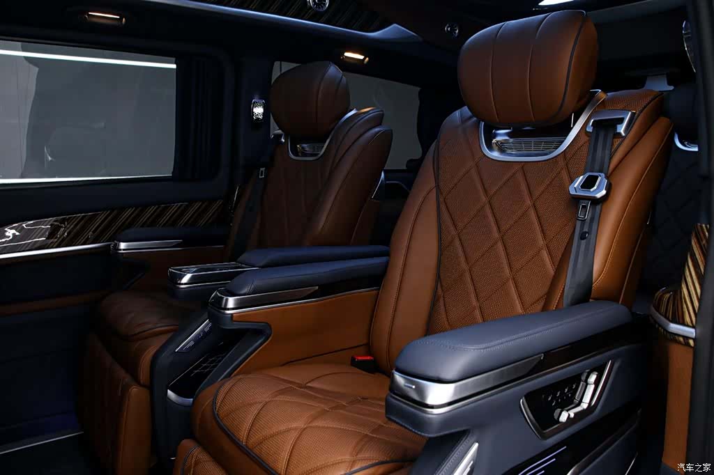 Mercedes-Benz V-Class, 2023 14