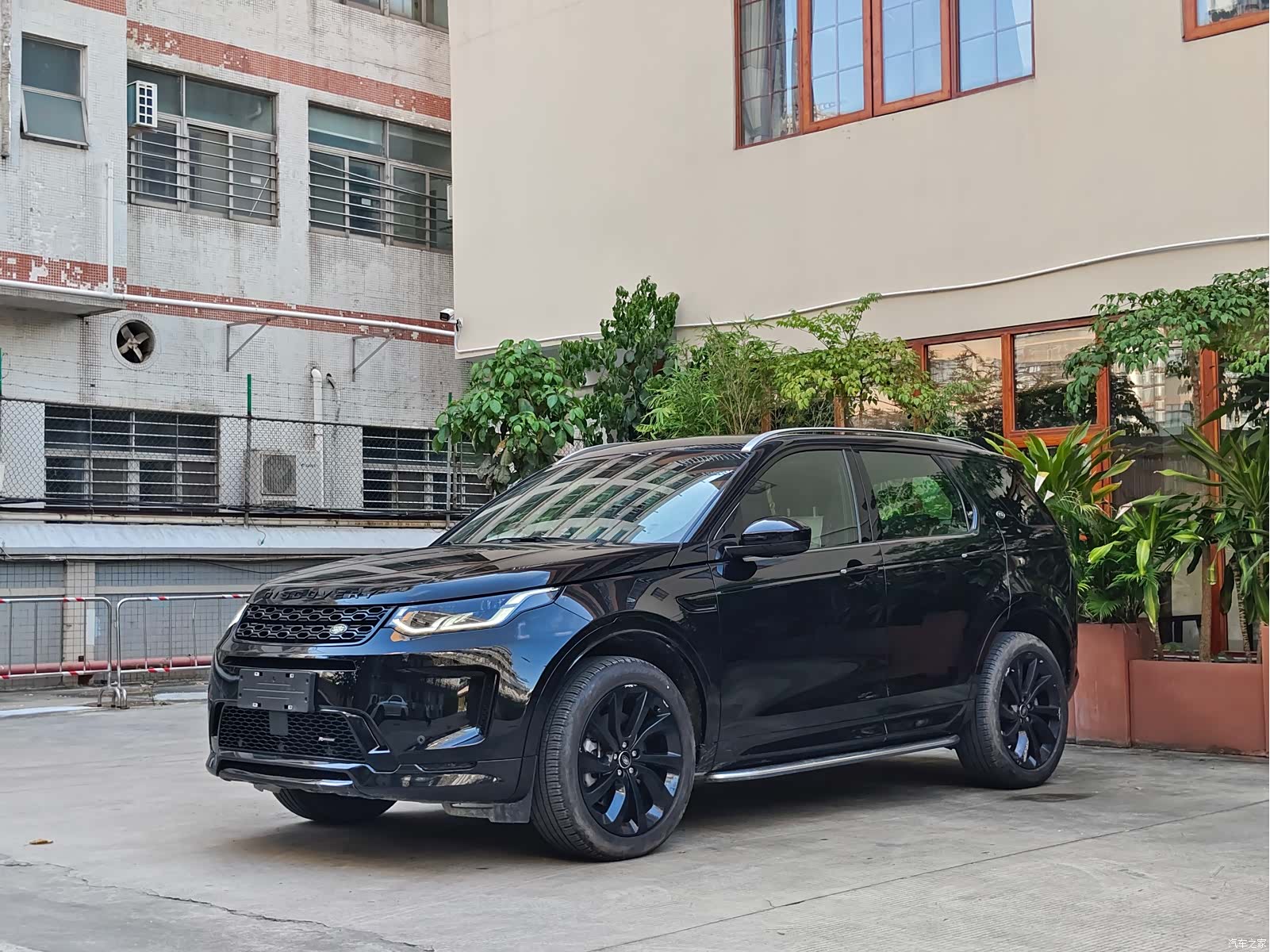 Land Rover Discovery, 2023 1