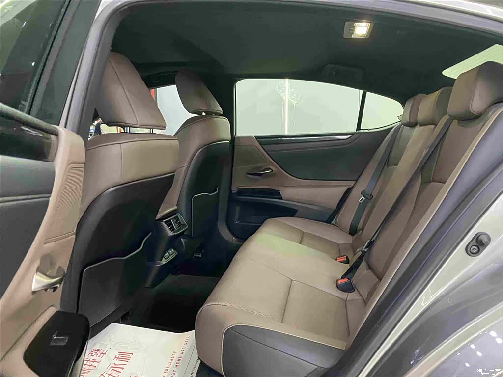 Lexus ES, 2024 8