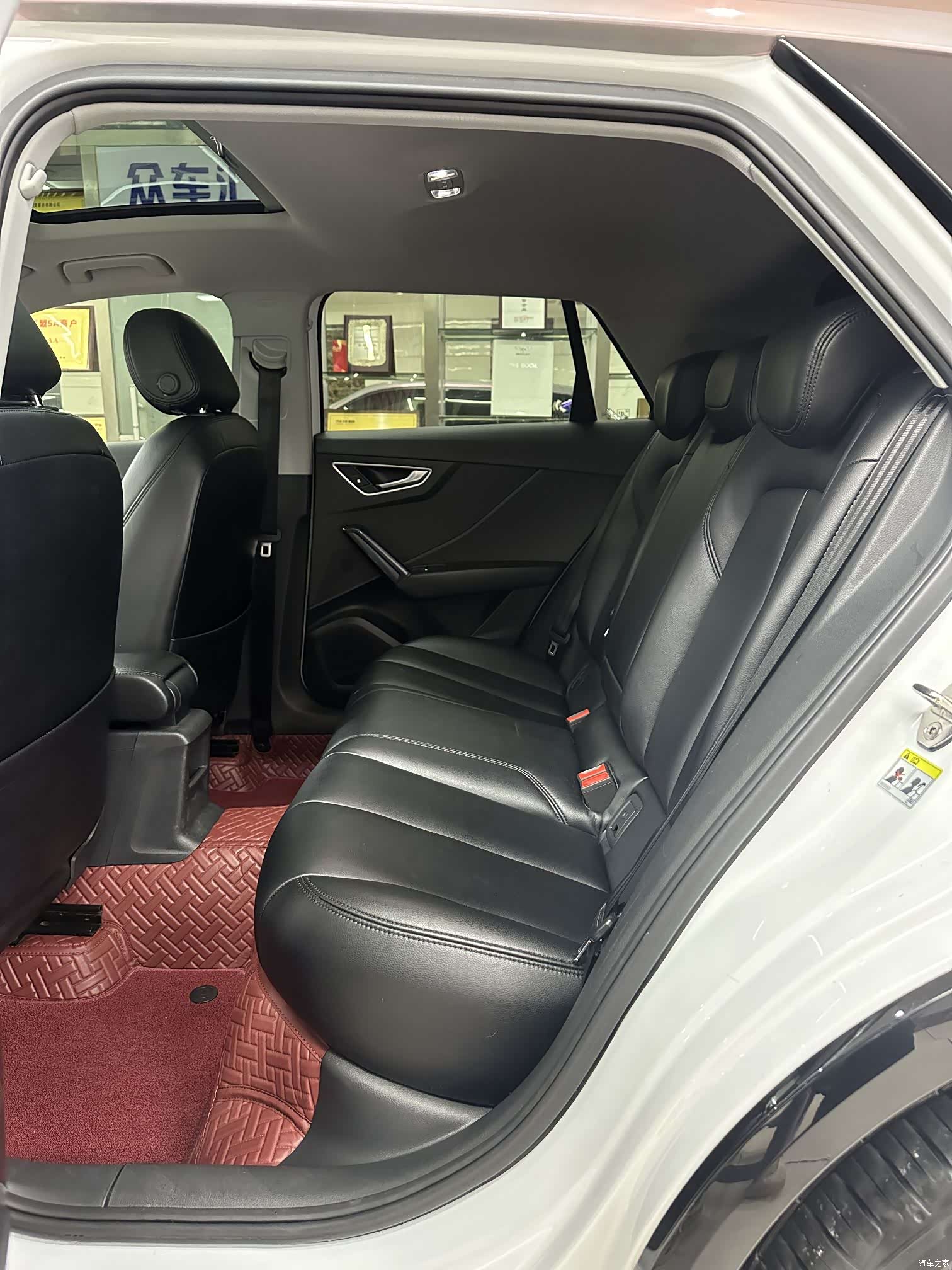 Audi Q2L, 2019 9