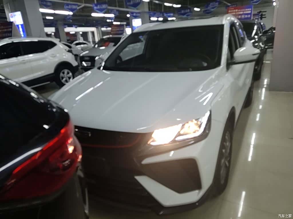 Geely Coolray, 2022 3