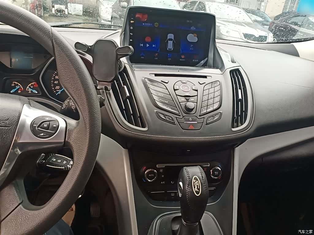 Ford Kuga, 2015 10