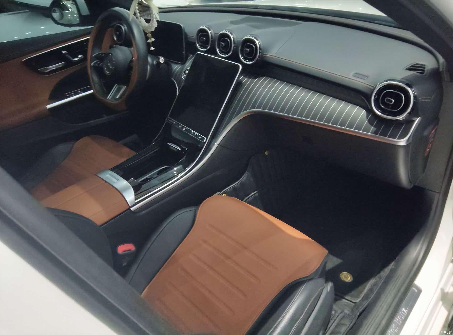 Mercedes-Benz C-Class, 2024 4