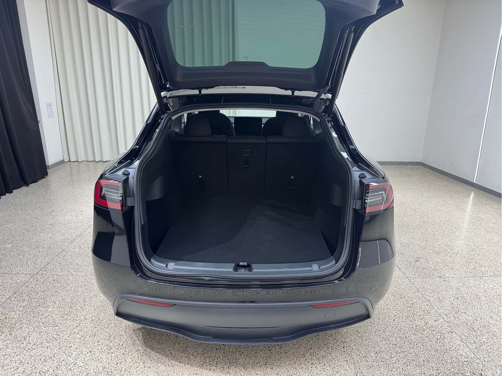 Tesla Model Y, 2022 28