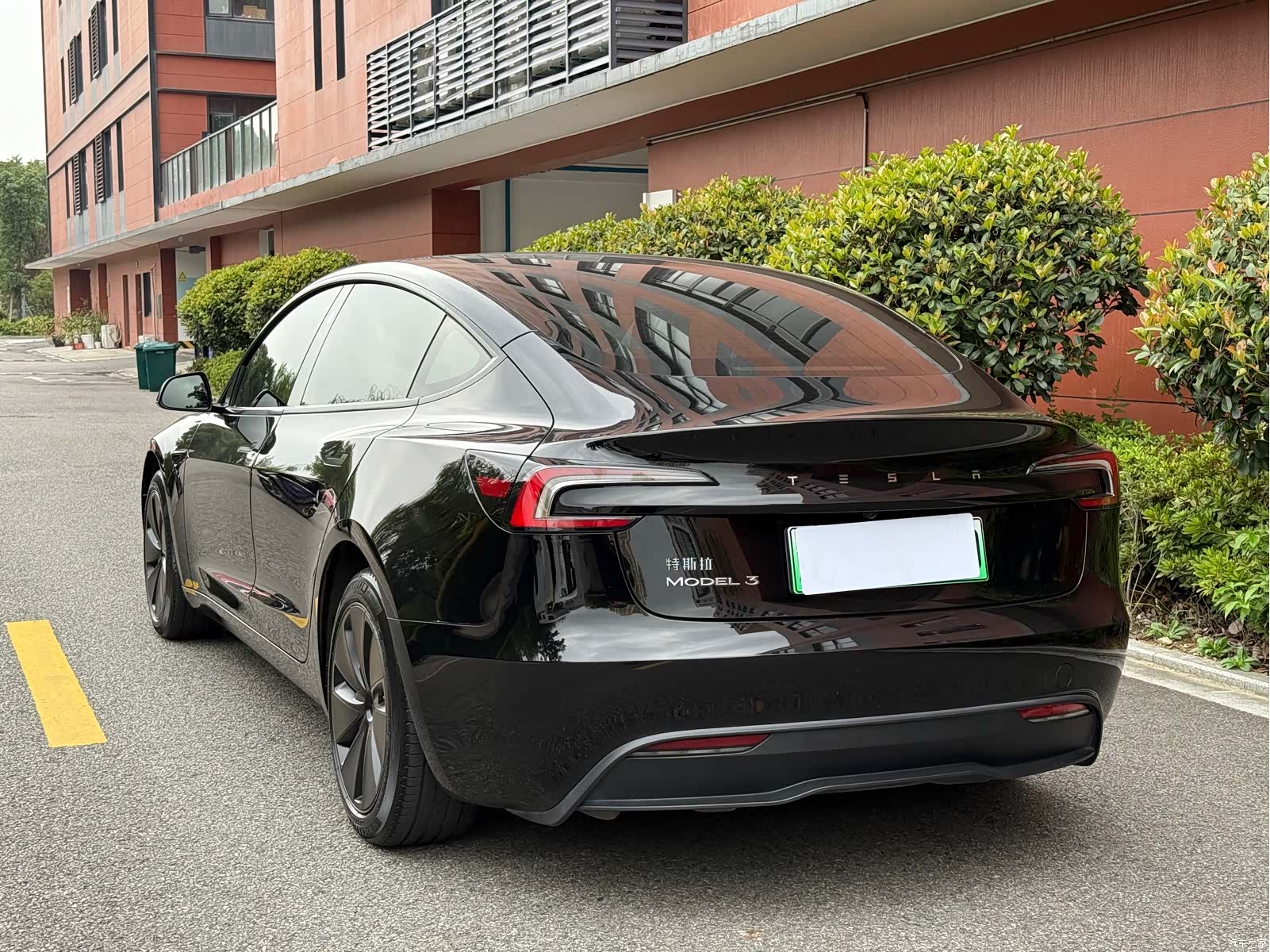 Tesla Model 3, 2025 14