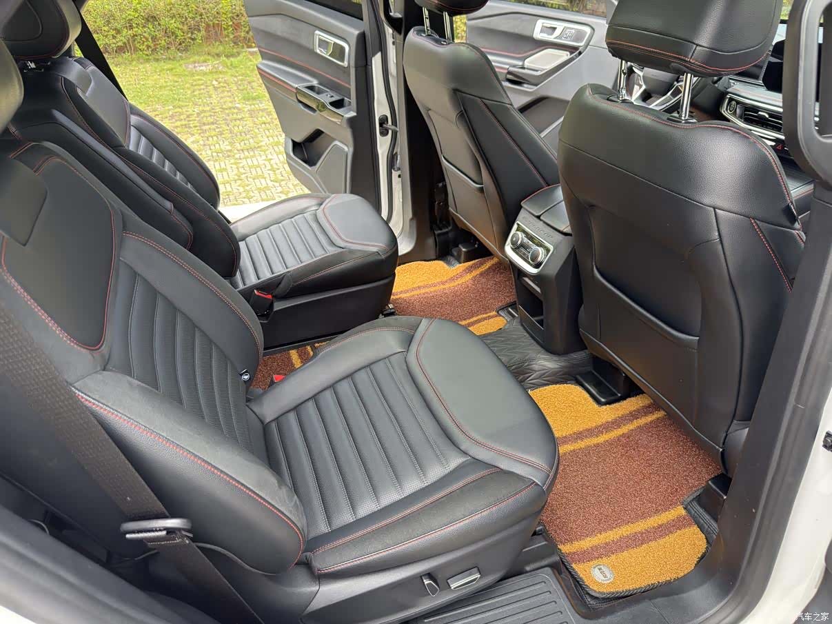 Ford Explorer, 2023 12