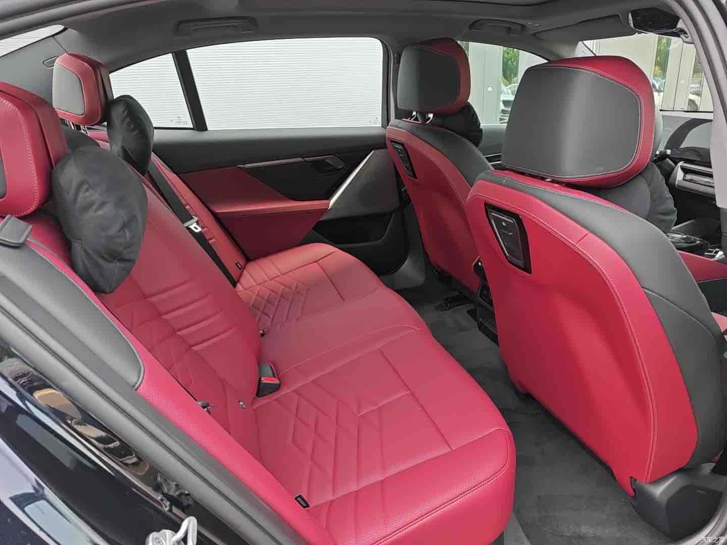 BMW i5, 1900 13
