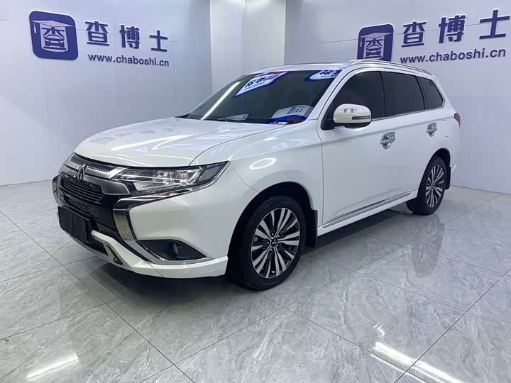 Mitsubishi Outlander 2021 — фото 1