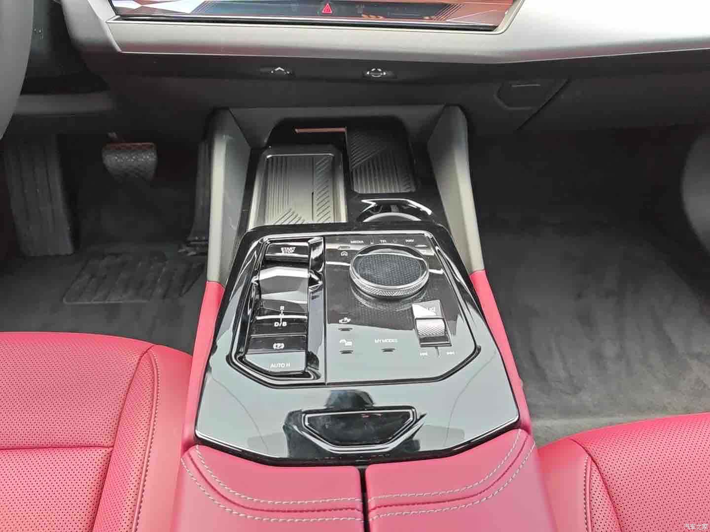 BMW i5, 1900 12