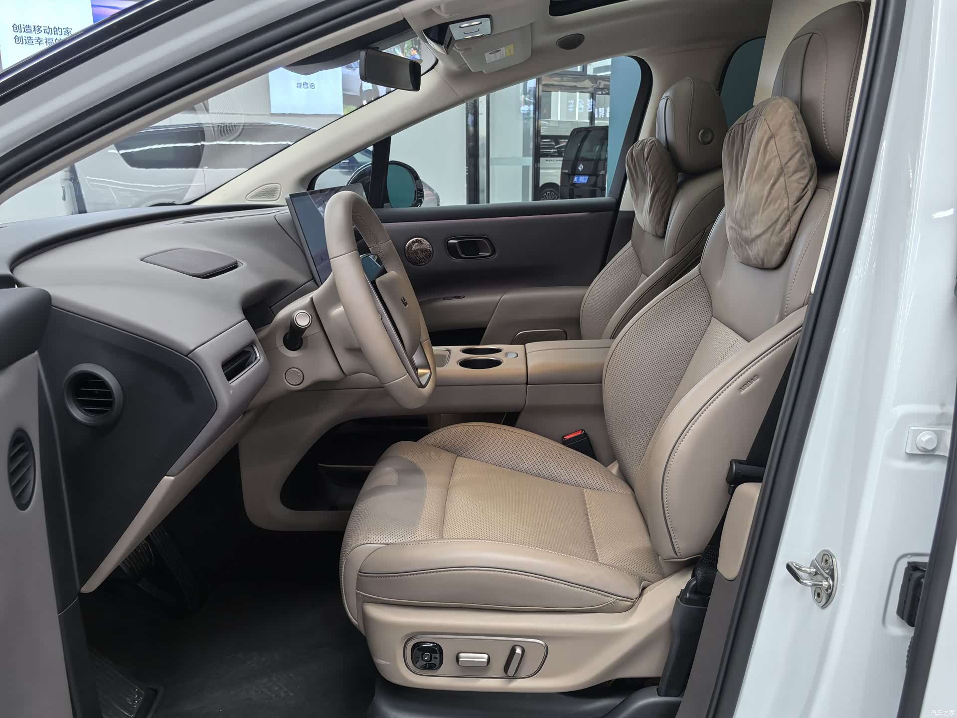 Li Auto i8, 2025 13