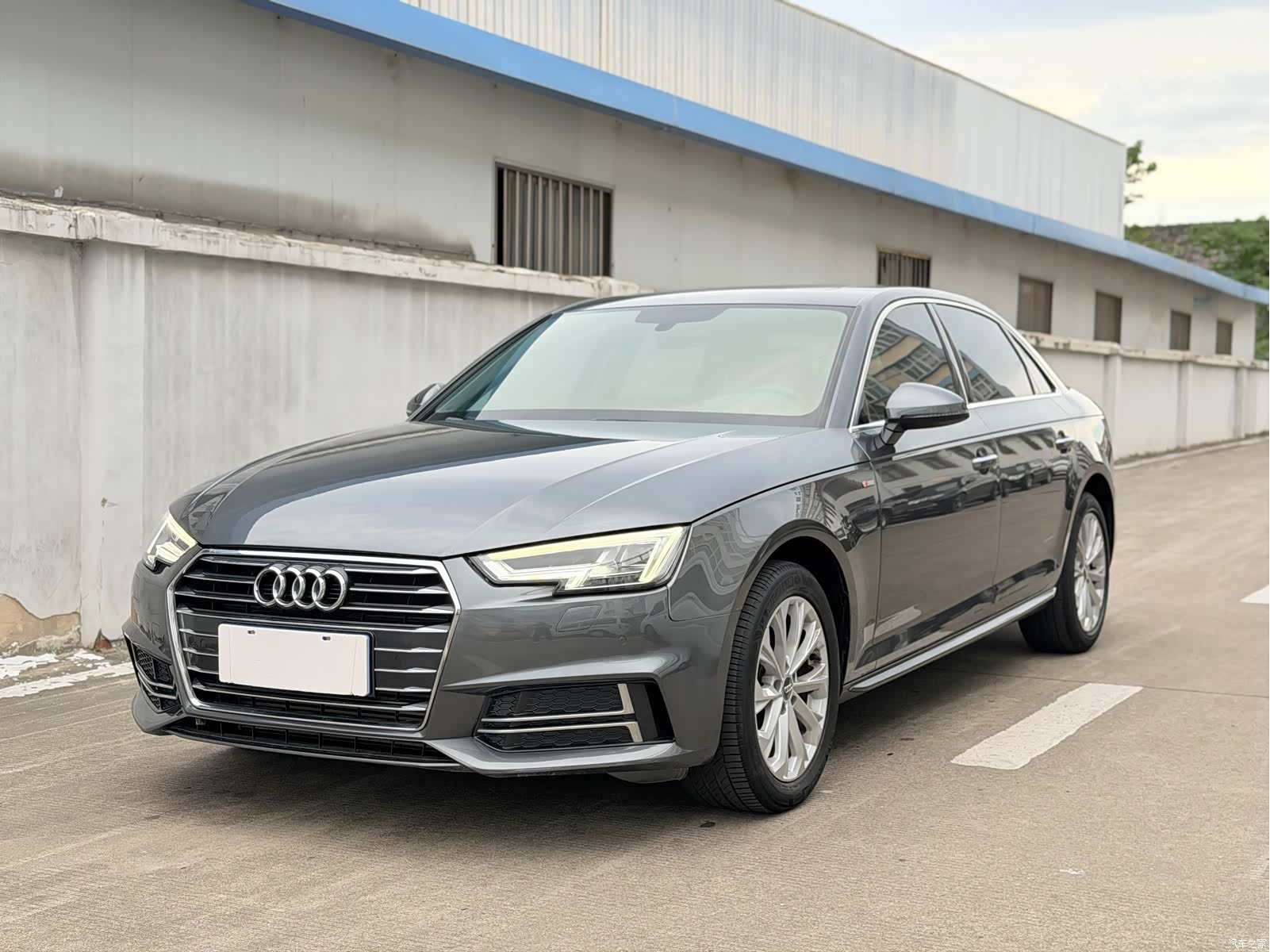 Audi A4L, 2019 1