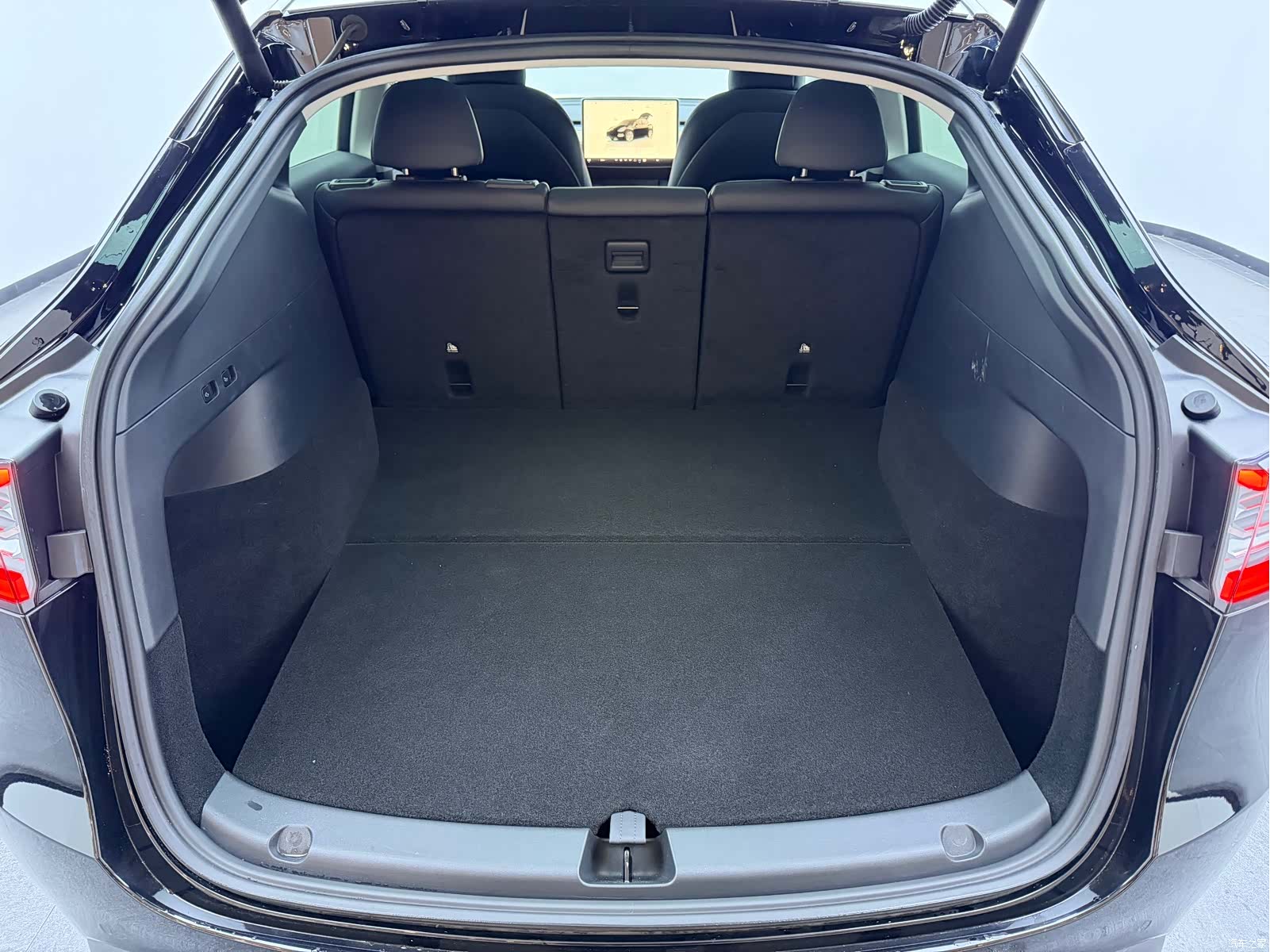 Tesla Model Y, 2022 14
