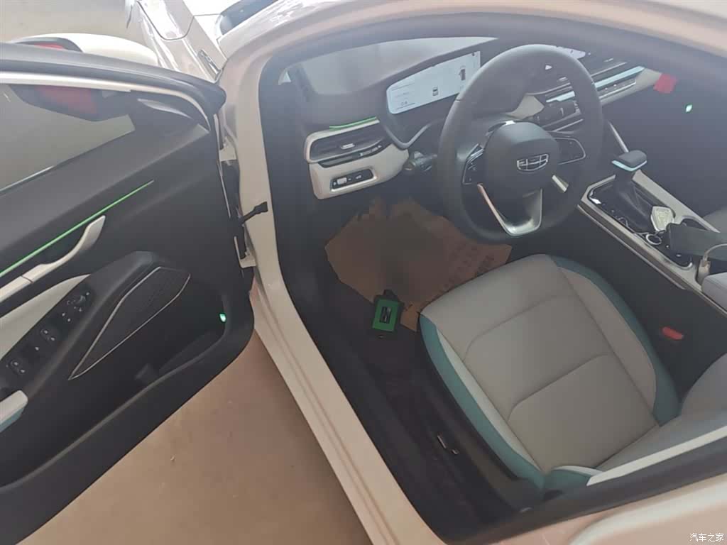Geely Emgrand, 2025 16