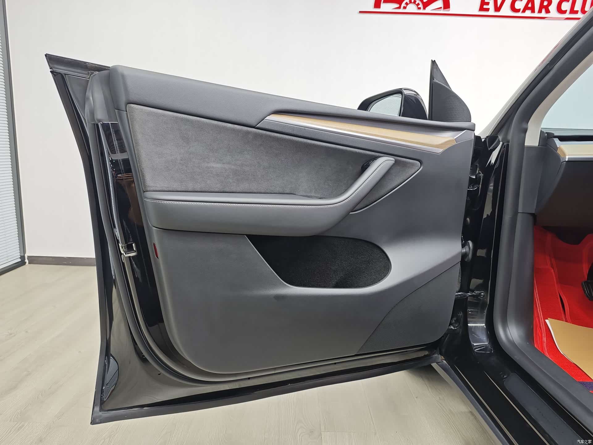 Tesla Model Y, 2021 34