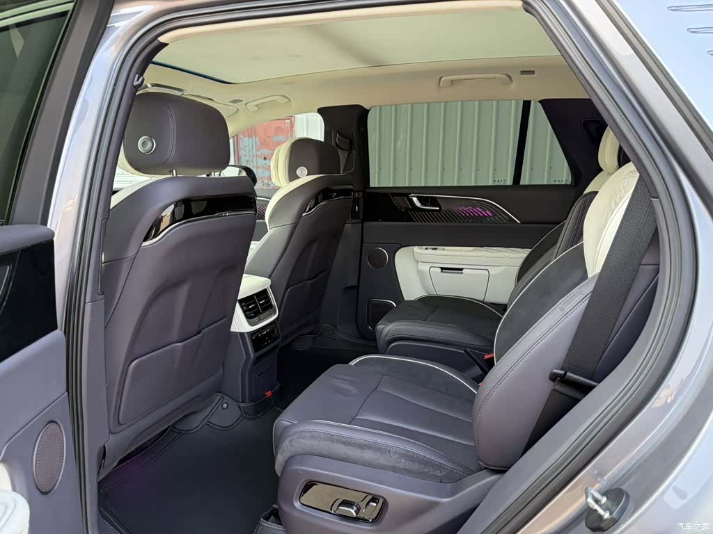 Hongqi E-HS9, 2021 6