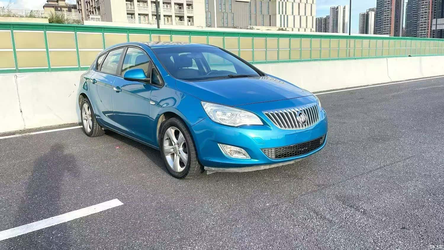 Buick XT, 2010 3