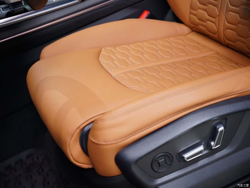 Audi Q8, 2023 28