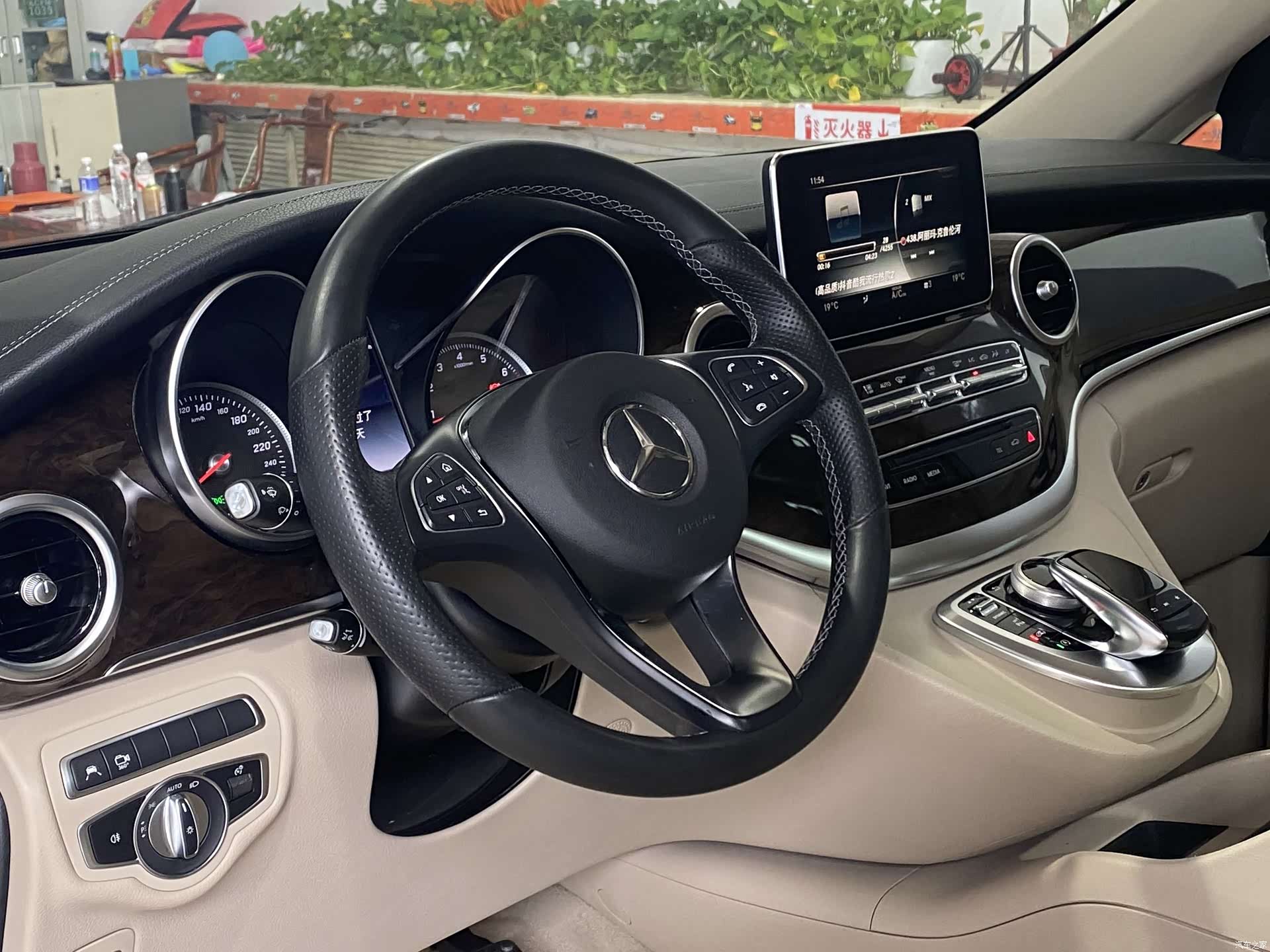 Mercedes-Benz V-Class, 2020 4