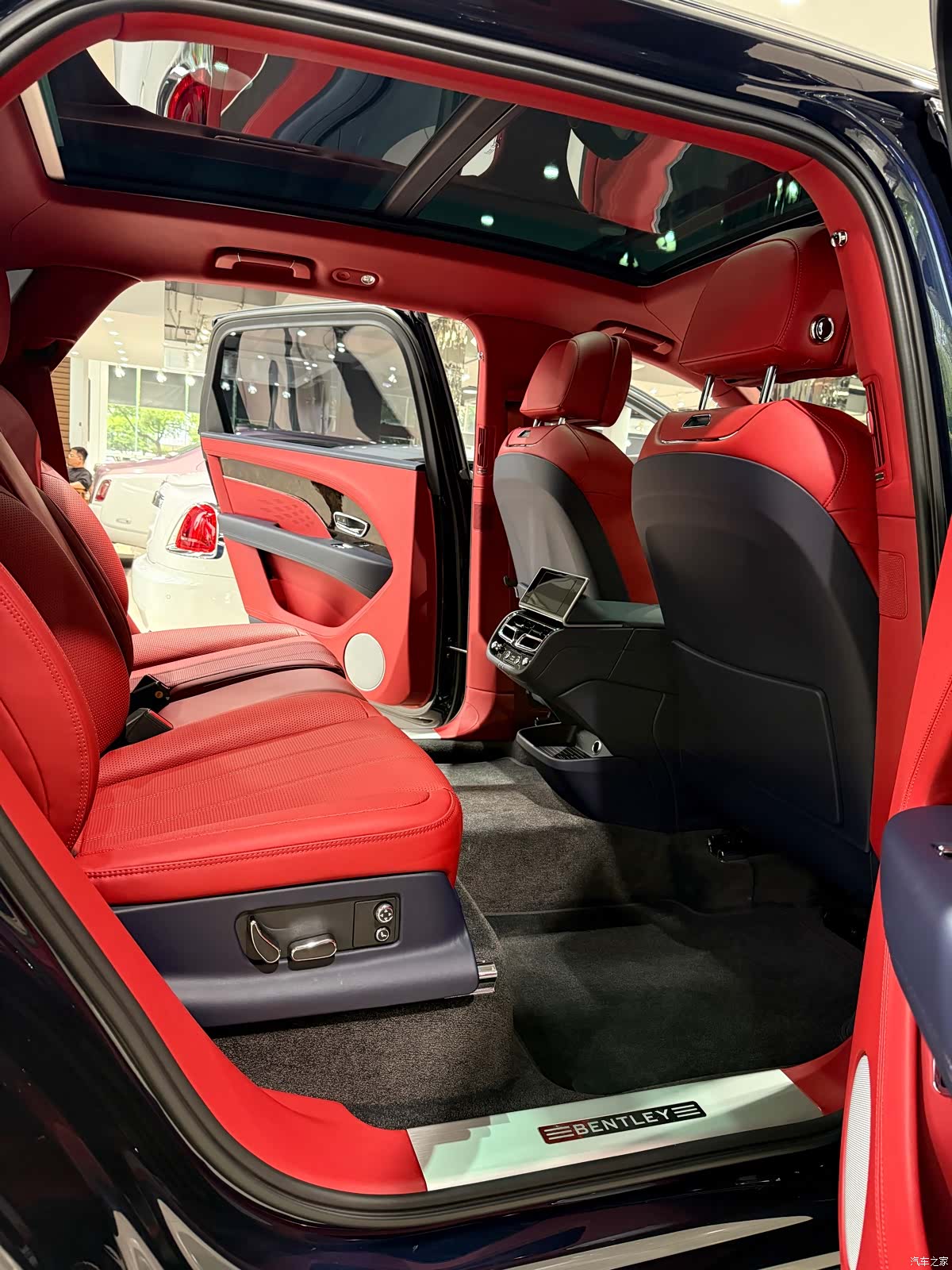 Bentley Bentayga, 2023 8