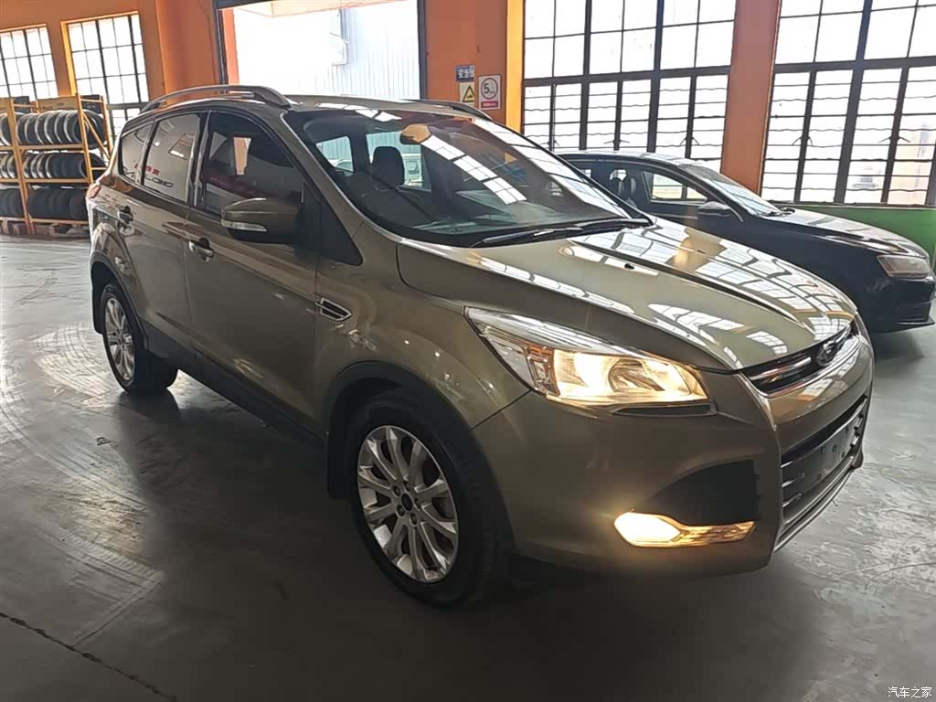 Ford Kuga, 2014 4