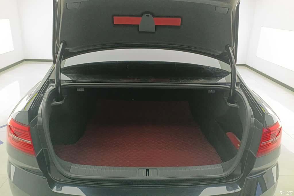 Volkswagen Magotan, 2018 4